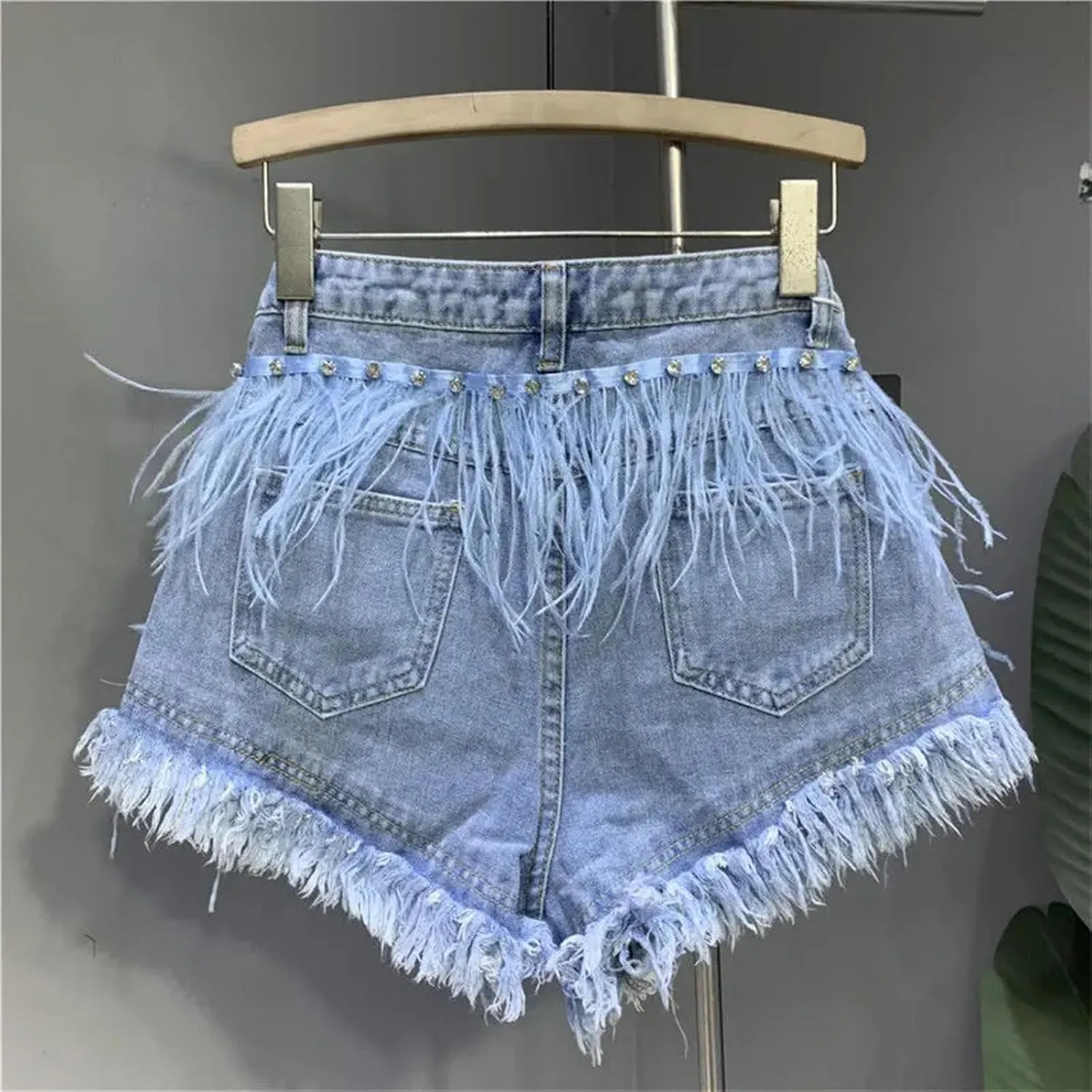 Fashion Denim Shorts Women Personalized Tassel Diamond Wash Light Blue Short Jeans Fashion Sexy Feather Hot Pants