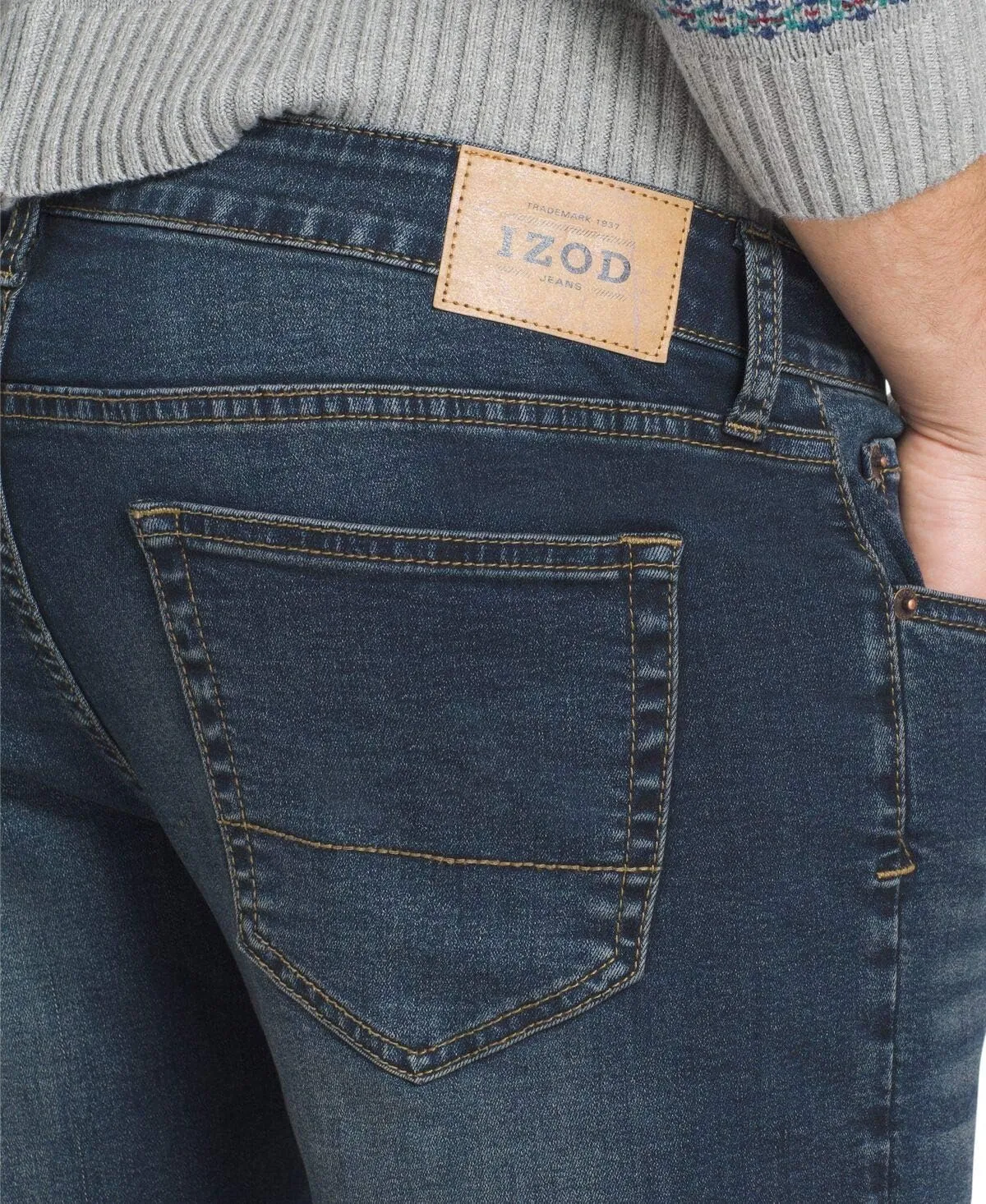 IZOD Men's Comfort Stretch Straight Fit Jean