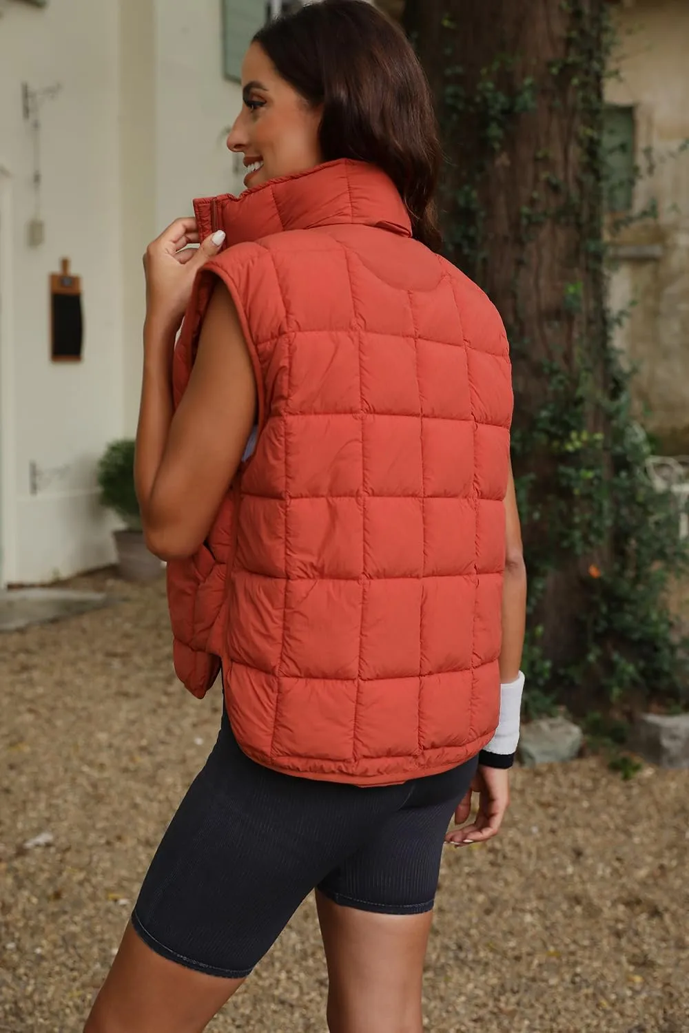 LAMISSCHE Womens Puffer Vest Winter Lightweight Quilted Jackets Sleeveless Zip Up Fall Outfits Puffy Running Coat