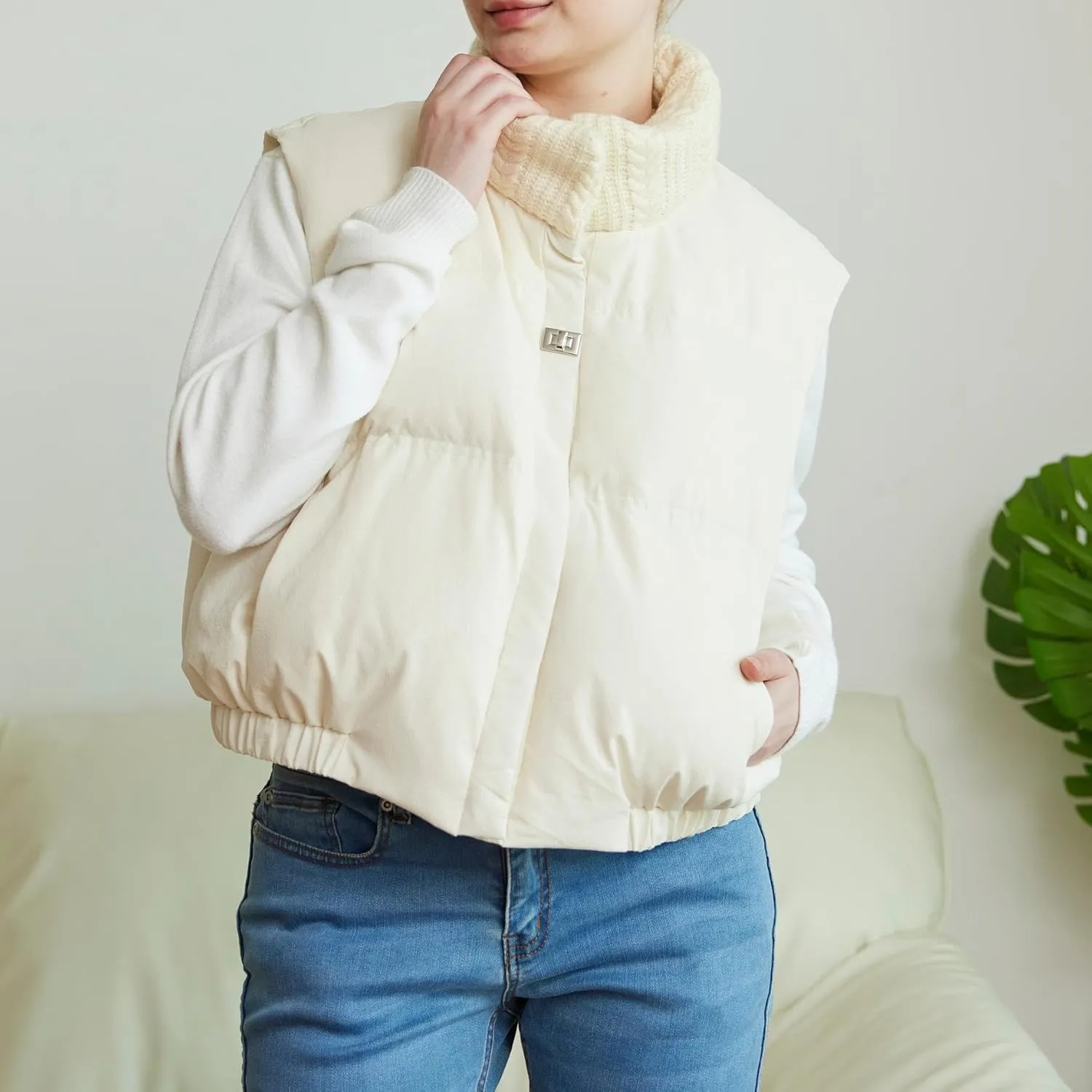 Womens Cropped Puffer Vest Button Sleeveless Light Jacket Stand Collar Essentials Gilet with Pockets