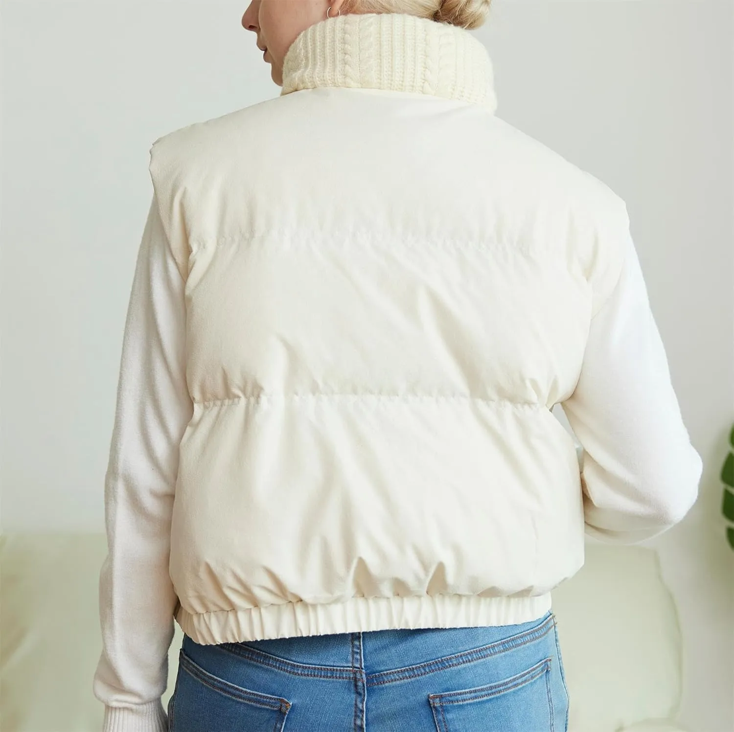 Womens Cropped Puffer Vest Button Sleeveless Light Jacket Stand Collar Essentials Gilet with Pockets