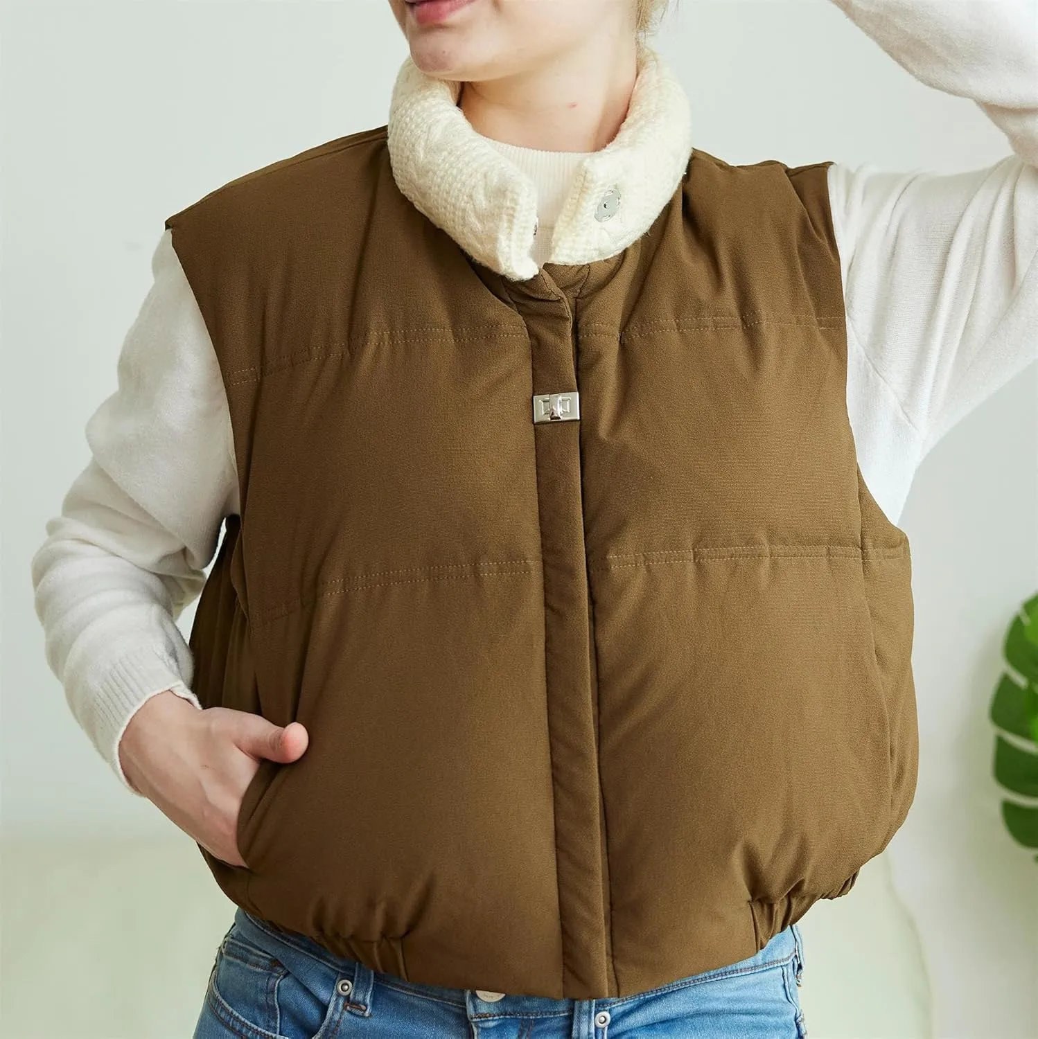 Womens Cropped Puffer Vest Button Sleeveless Light Jacket Stand Collar Essentials Gilet with Pockets