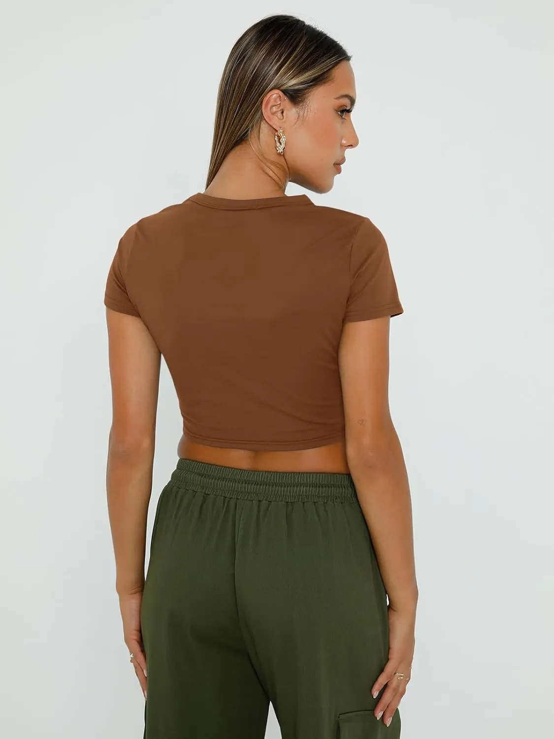 WYNNQUE Womens Crop Tops Cute Summer Scoop Neck Basic Tees Slim Fit Trendy Short Sleeve T Shirts for Teen Girls 2025