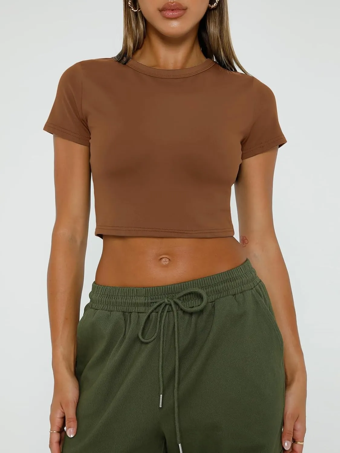 WYNNQUE Womens Crop Tops Cute Summer Scoop Neck Basic Tees Slim Fit Trendy Short Sleeve T Shirts for Teen Girls 2025